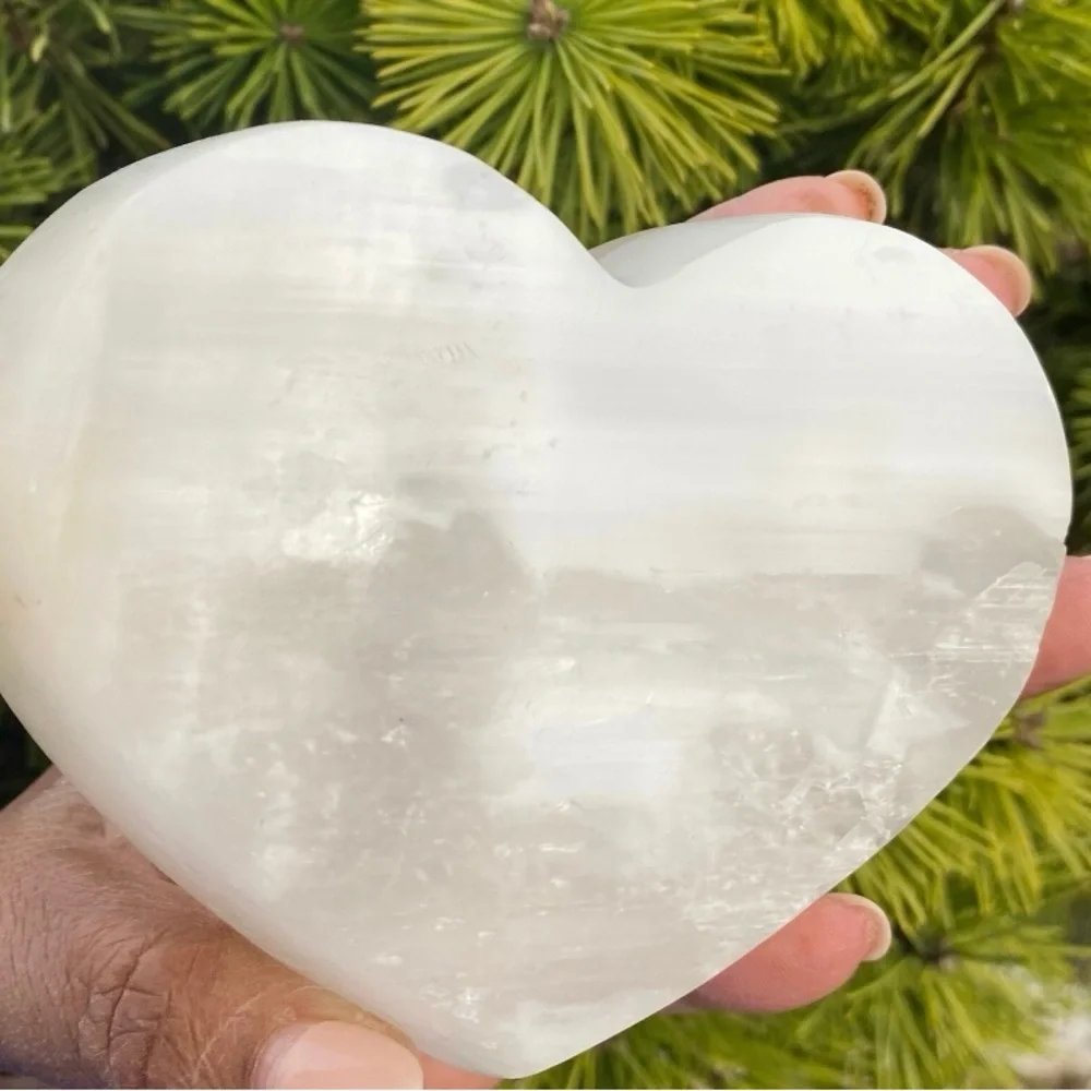 Selenite Heart, Crystal Charger, Selenite - Picture 4 of 5